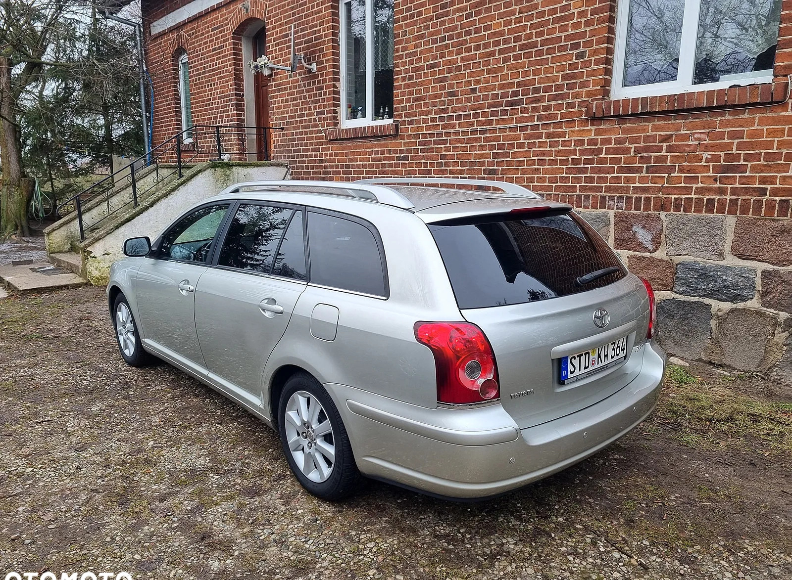 Toyota Avensis cena 21500 przebieg: 147000, rok produkcji 2006 z Busko-Zdrój małe 137